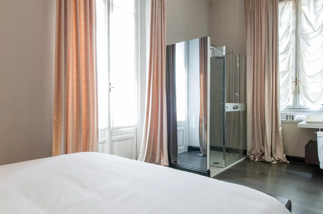 Milan Royal Suites - Centro Apartment