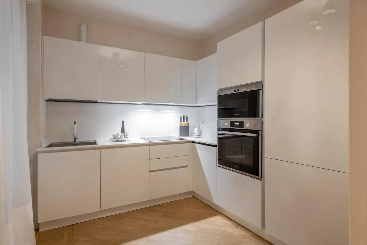 Milan Royal Suites - Centro Apartment